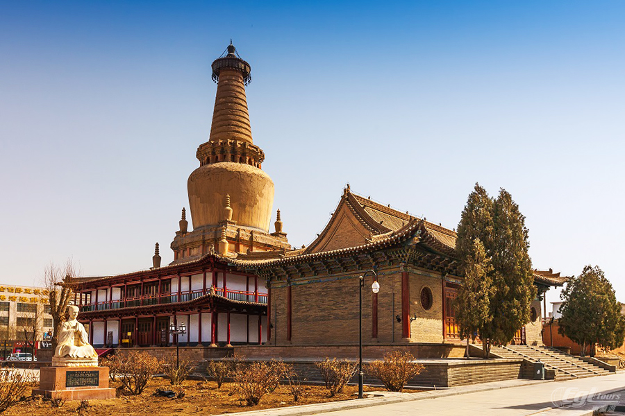 大佛寺是目前中國現存最大、最完整的西夏建築